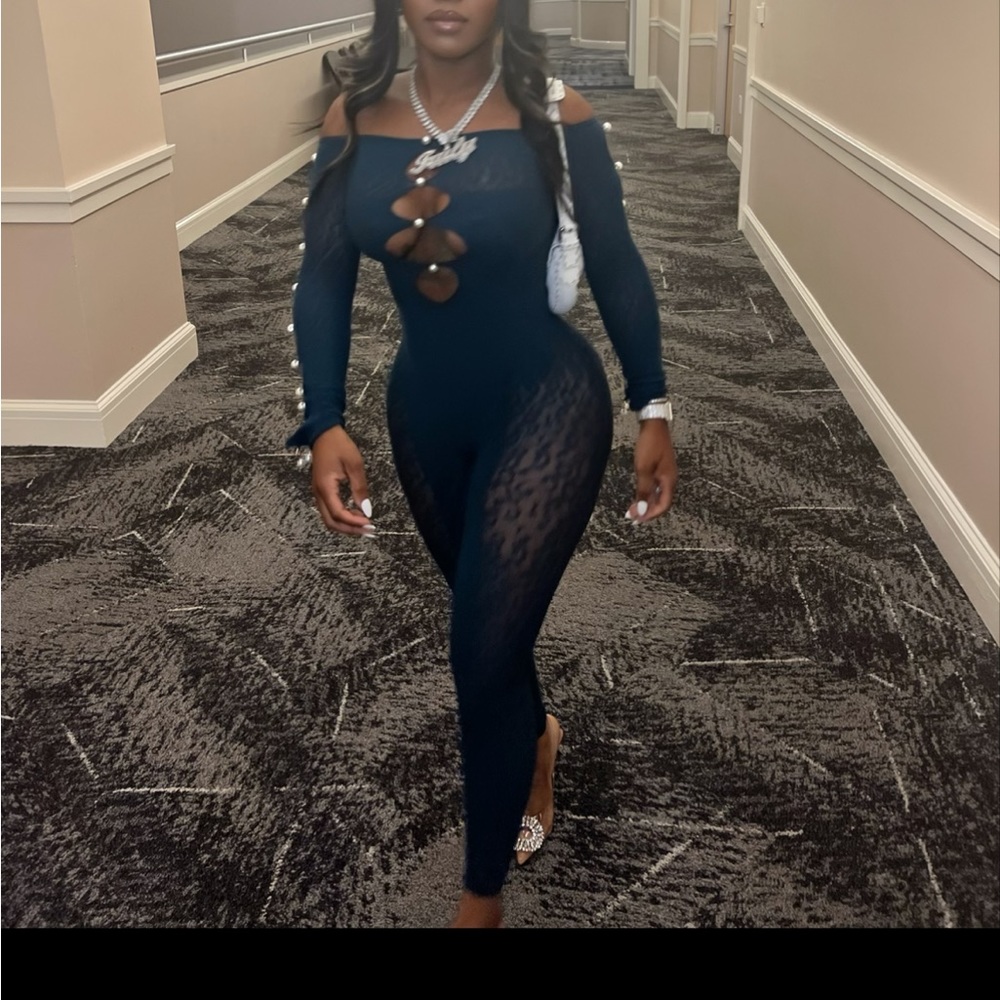 One size poster girl inspired